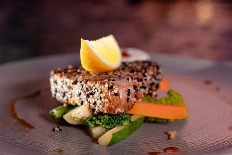 Sesame crusted tuna steak with vegetables